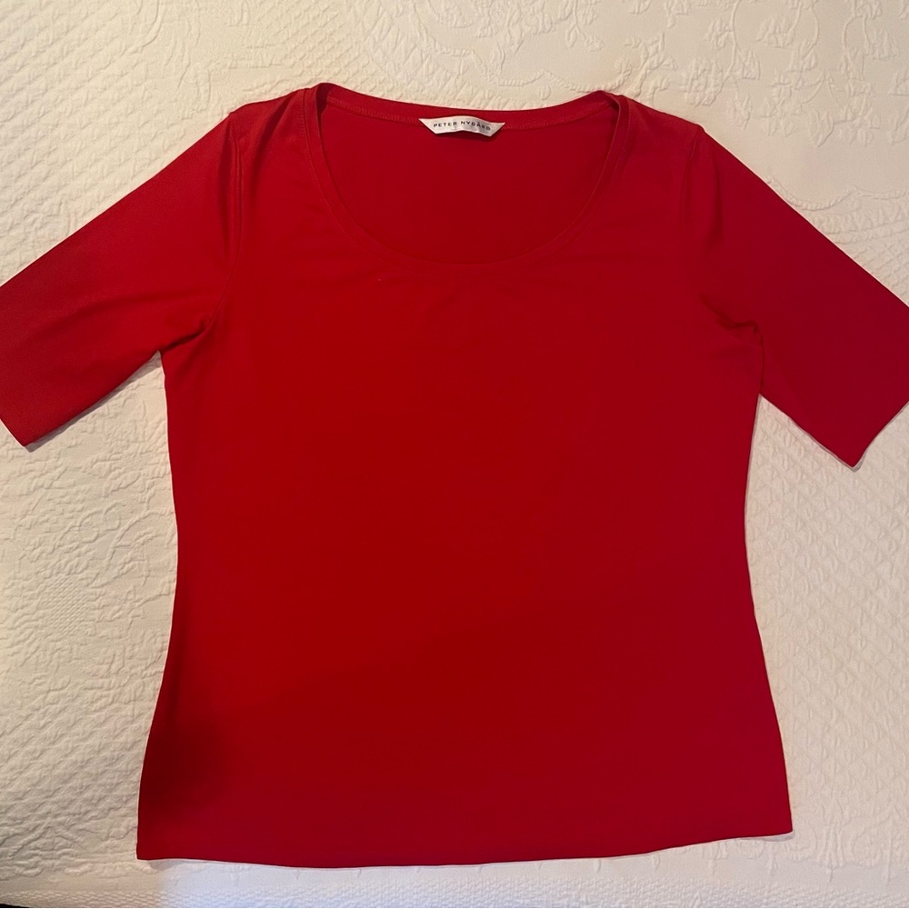 Peter Nygard Red short sleeved scooped neck top . So versatile with a great fit